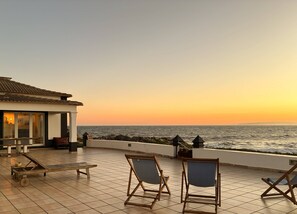 Terrace/patio - Baleal Oceanfront: Terrace & Sunrise Sea View (Peniche)