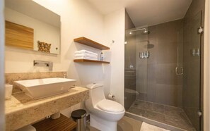Hair dryer, towels, soap, toilet paper - Ocean View Condo (Playa del Carmen)