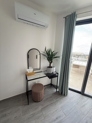 Interior - Doni Signature Penthouse with HotTub and Sea Views (Il-Mellieħa)