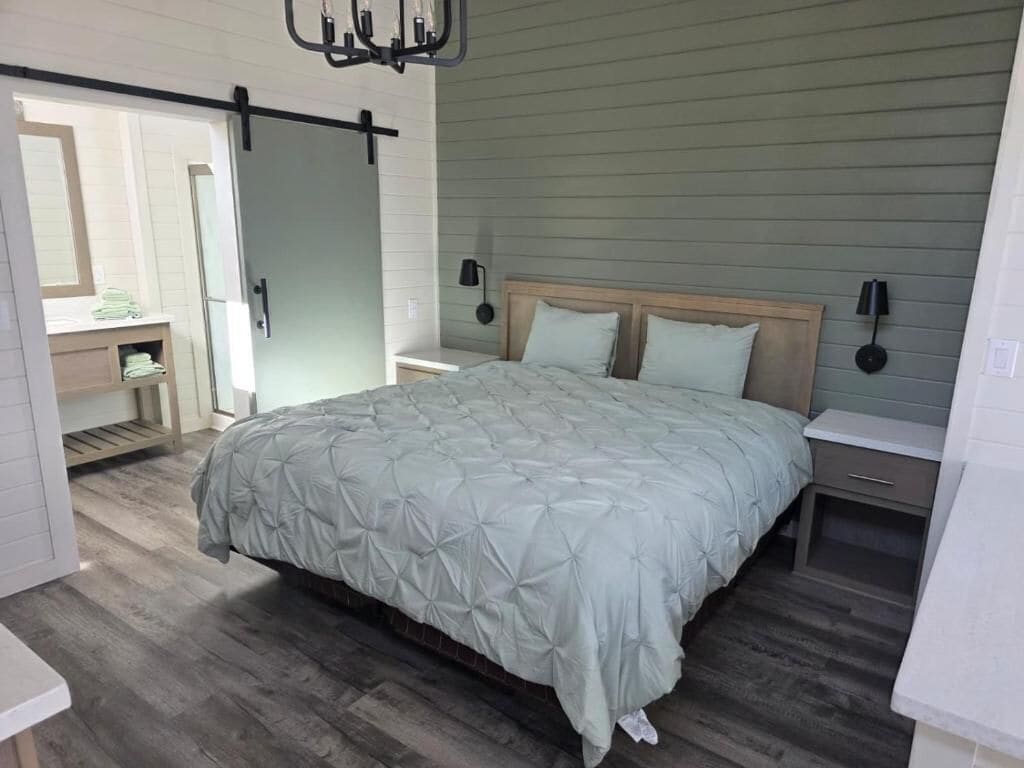 1 bedroom, iron/ironing board, Internet, bed sheets