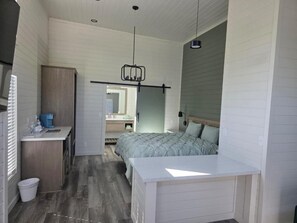 1 bedroom, iron/ironing board, Internet, bed sheets - Luxury Tiny Home #21 - 15 Minutes from Sedona (Cottonwood)