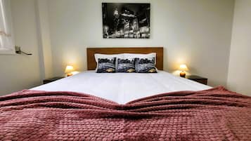 Iron/ironing board, internet, bed sheets