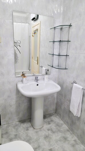 Bathroom - Amorosa Beach Apartment Family (Viana do Castelo)