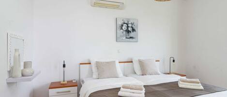 3 bedrooms, iron/ironing board, travel crib, free WiFi