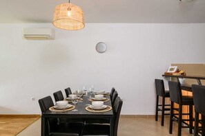 Dining - Seaview Apartment Danoa with balcony near beach (Okrug Gornji)