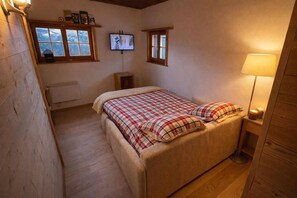 Desk, iron/ironing board, WiFi, bed sheets - Chalet Le Petit Nid - Crans Montana (Crans-Montana)