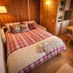 Desk, iron/ironing board, WiFi, bed sheets - Chalet Le Petit Nid - Crans Montana (Crans-Montana)