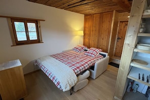 Desk, iron/ironing board, WiFi, bed sheets - Chalet Le Petit Nid - Crans Montana (Crans-Montana)