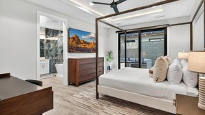 Un dormitorio moderno con cama, mesita de noche y ventilador de techo.