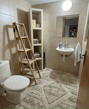 Bathroom - A cozy house between the desert and the sea. (Eilat)