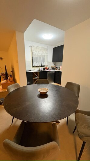 Dining - A cozy house between the desert and the sea. (Eilat)