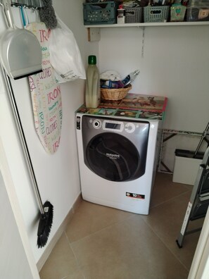 Interior - House 6pers, garden, BBQ, paddle, between sea and mountains. Sea 5mn, shops 3mn (Prunelli-di-Fiumorbo)