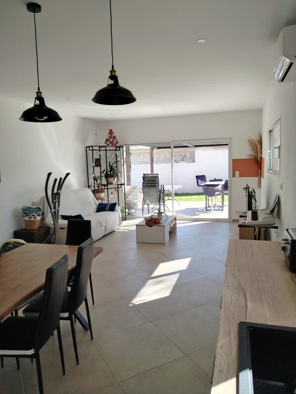 Interior - House 6pers, garden, BBQ, paddle, between sea and mountains. Sea 5mn, shops 3mn (Prunelli-di-Fiumorbo)