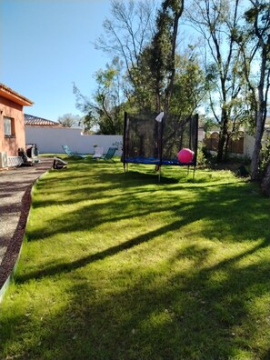 Children’s area - House 6pers, garden, BBQ, paddle, between sea and mountains. Sea 5mn, shops 3mn (Prunelli-di-Fiumorbo)