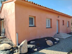 Exterior - House 6pers, garden, BBQ, paddle, between sea and mountains. Sea 5mn, shops 3mn (Prunelli-di-Fiumorbo)