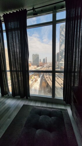 2-bedroom apartment in amazing Toronto with cool AC breeze