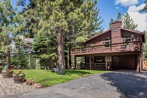 Exterior - Awesome 4-bedroom house in Mammoth Lakes perfect for your getaway (Mammoth Lakes)