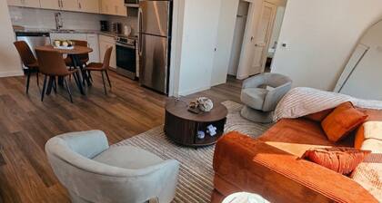2BR Furnished Apartment Near CSUN Northridge Monthly Stay Free Parking