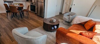 2BR Furnished Apartment Near CSUN Northridge Monthly Stay Free Parking