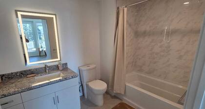 2BR Furnished Apartment Near CSUN Northridge Monthly Stay Free Parking