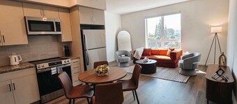 2BR Furnished Apartment Near CSUN Northridge Monthly Stay Free Parking