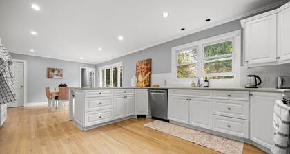 Amazing Spacious 3BR Cozy Home Near Crescent Beach
