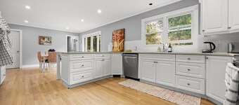 Amazing Spacious 3BR Cozy Home Near Crescent Beach