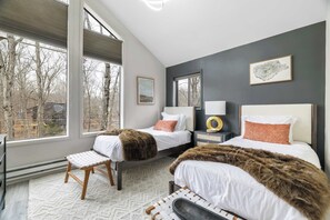 3 bedrooms, desk, iron/ironing board, travel cot - Pocono Escape | Fire Pit + Game Room + Lake Access (East Stroudsburg)