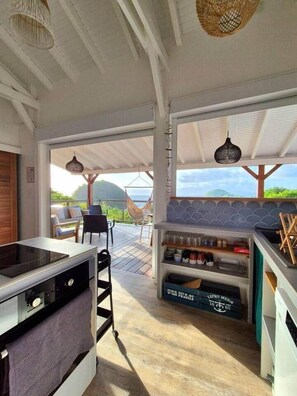 Fridge, microwave, oven, stovetop - Villa Bois Coco with a view of Pain de Sucre (Terre-de-Haut)