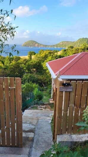 Property grounds - Villa Bois Coco with a view of Pain de Sucre (Terre-de-Haut)