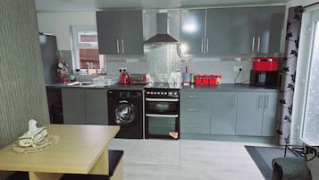 Apartment, 1 Bedroom | Private kitchen