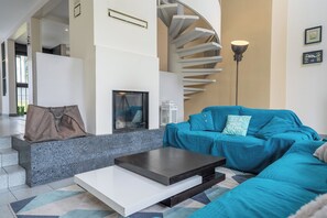 TV, fireplace, books - Stunning vacation villa in Carnac Plage (Carnac)