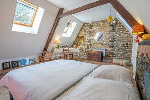 Travel cot, WiFi - Maison bretonne de 1600 : Authenticité & Sérénité (Inzinzac-Lochrist)