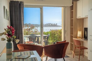 Interior - Sea-view garden-level flat (Ploemeur)