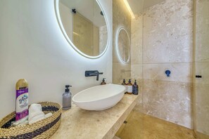 Shower, hair dryer, towels, shampoo - Incredible 1BR Ocean View  Condo at SOHO (Puerto Vallarta)