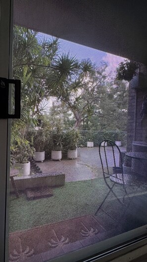 Terrace/patio - Cosy Urban Retreat plus extra Spacious Terrace. Pet Friendly! 🐶 🐾🐾🐾🐾 🐶 (Lane Cove)