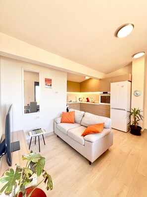 Living area - Cozy Apartment with Breathtaking Views, Private Terrace Wi-Fi & Air Conditioner (Petrovac)