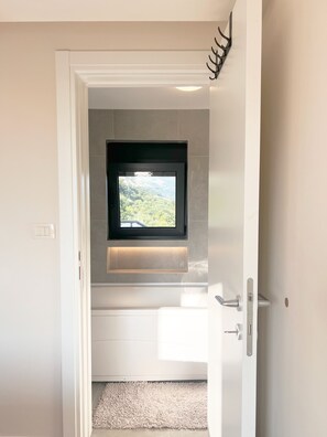 Interior - Cozy Apartment with Breathtaking Views, Private Terrace Wi-Fi & Air Conditioner (Petrovac)