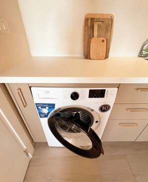 Interior - Cozy Apartment with Breathtaking Views, Private Terrace Wi-Fi & Air Conditioner (Petrovac)