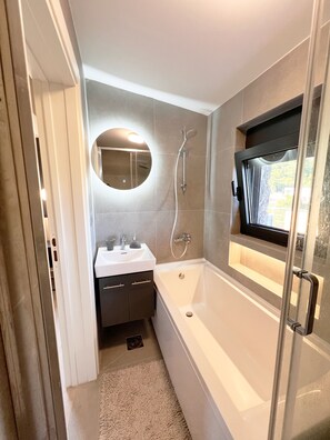 Hair dryer, towels, soap, toilet paper - Cozy Apartment with Breathtaking Views, Private Terrace Wi-Fi & Air Conditioner (Petrovac)