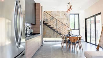 Villa Confort, vista a la alberca | Área de sala de estar