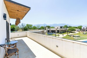 Villa – comfort, bassengutsikt | Utsikt fra balkong