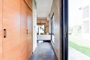 舒适别墅, 泳池景观 | 起居区