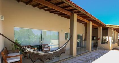 Casa de Campo Ampla com Piscina e Churrasqueira