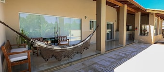 Casa de Campo Ampla com Piscina e Churrasqueira