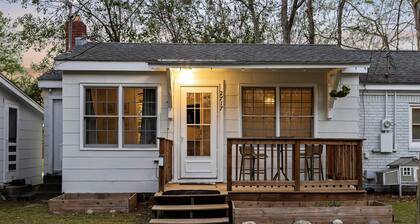 Tiny Home | Close to downtown | Deck Space