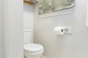 Shower, towels - Tiny Home | Close to downtown | Deck Space (Wilmington)