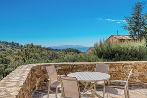 屋外ダイニングエリア