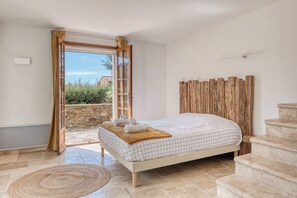 4 habitaciones, tabla de planchar con plancha, wifi y ropa de cama 
