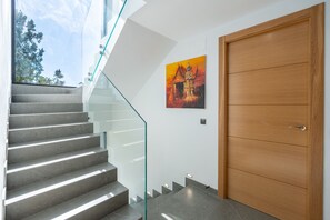 Interior - Villa Karma -Elegant Villa with Pool, Garden & Mul (Benahavís)